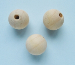 3 wooden beads 18mm in birch